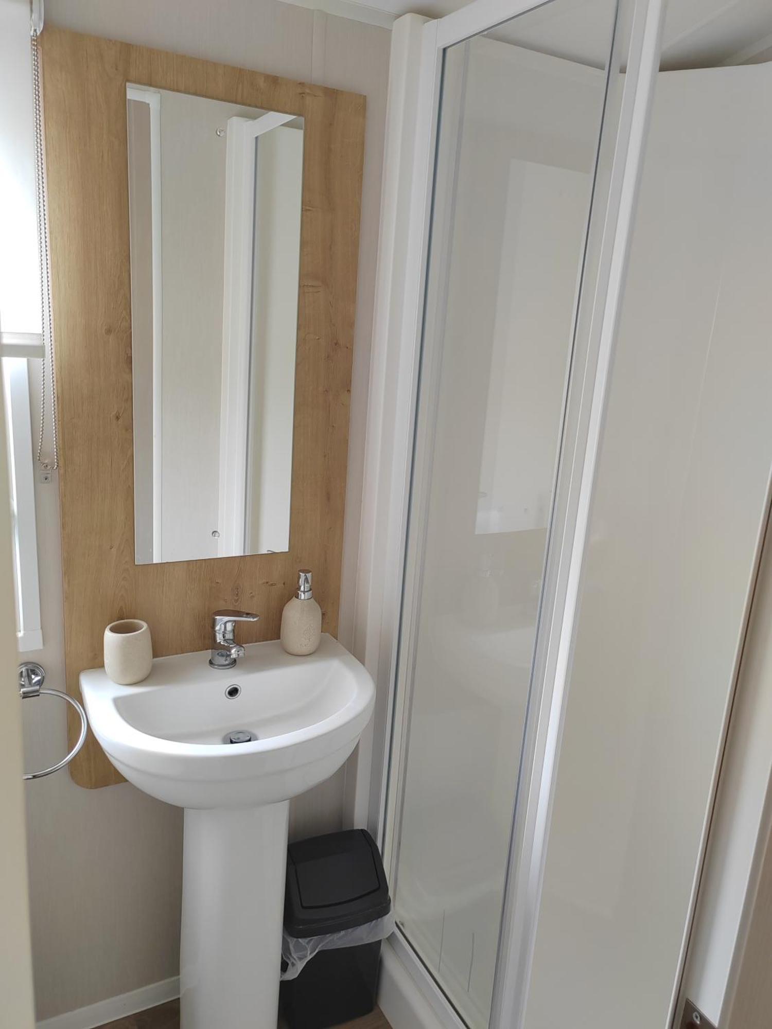 Dog Friendly 2 Bed, 6 Berth Caravan With Decking 700 Yard's From The In Hunstanton